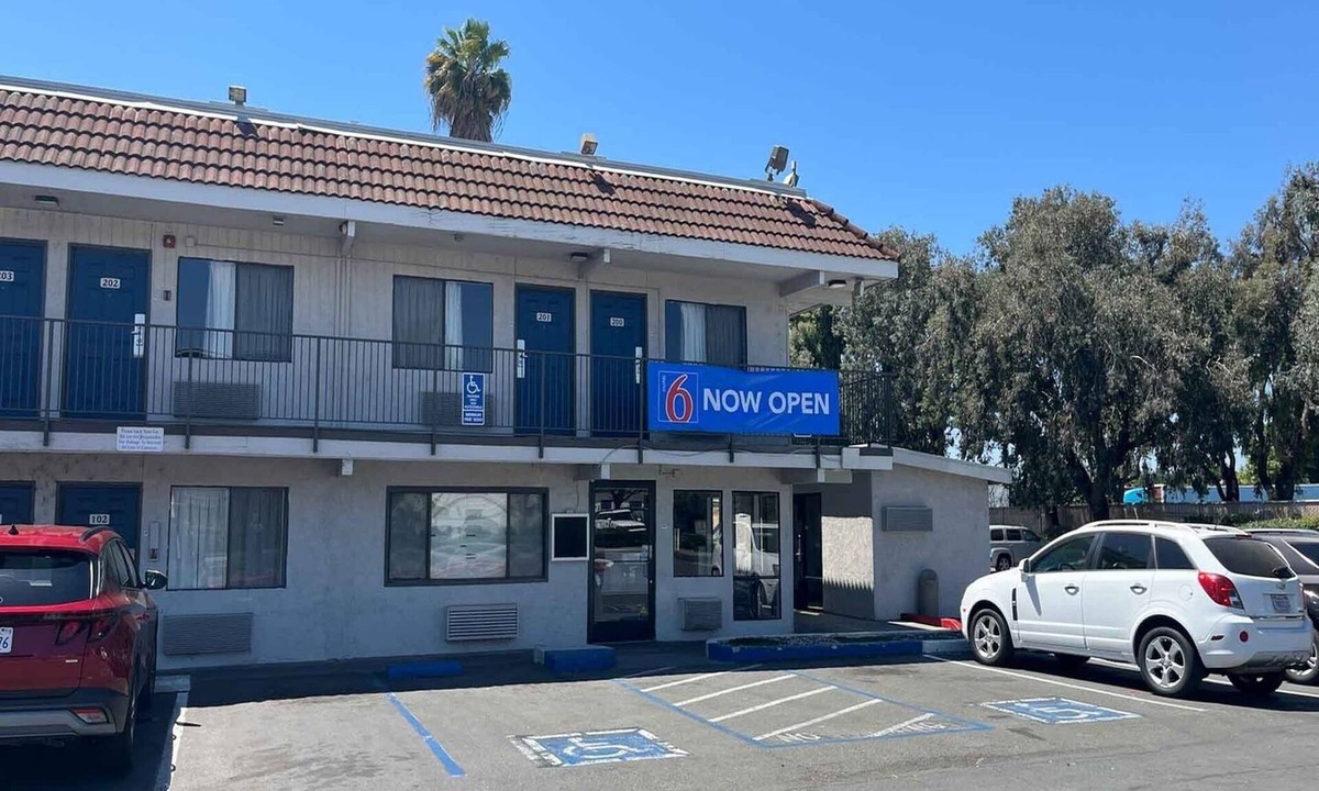 East San Jose Apartment | 1 Full Bed | Mobil Acc Tub NS Micfridge
