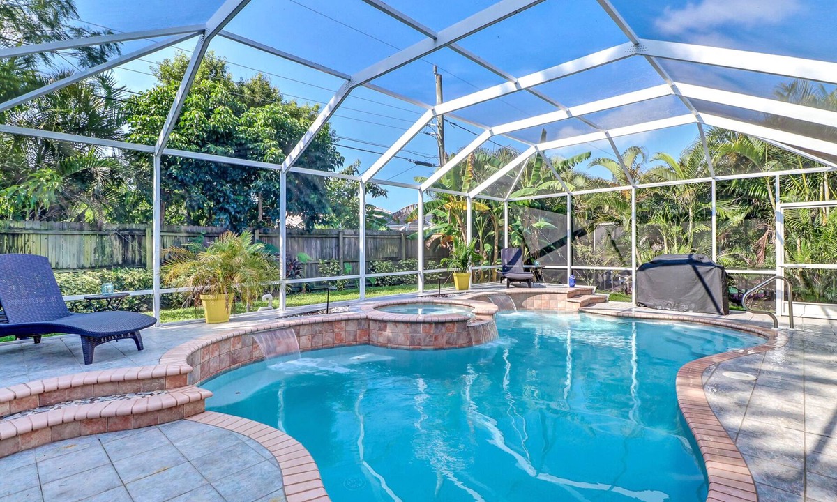 Naples Park House | 159/n from 259/n ! in AugustNaples Park, Heated Pool, Jacuzzi, close to beach !