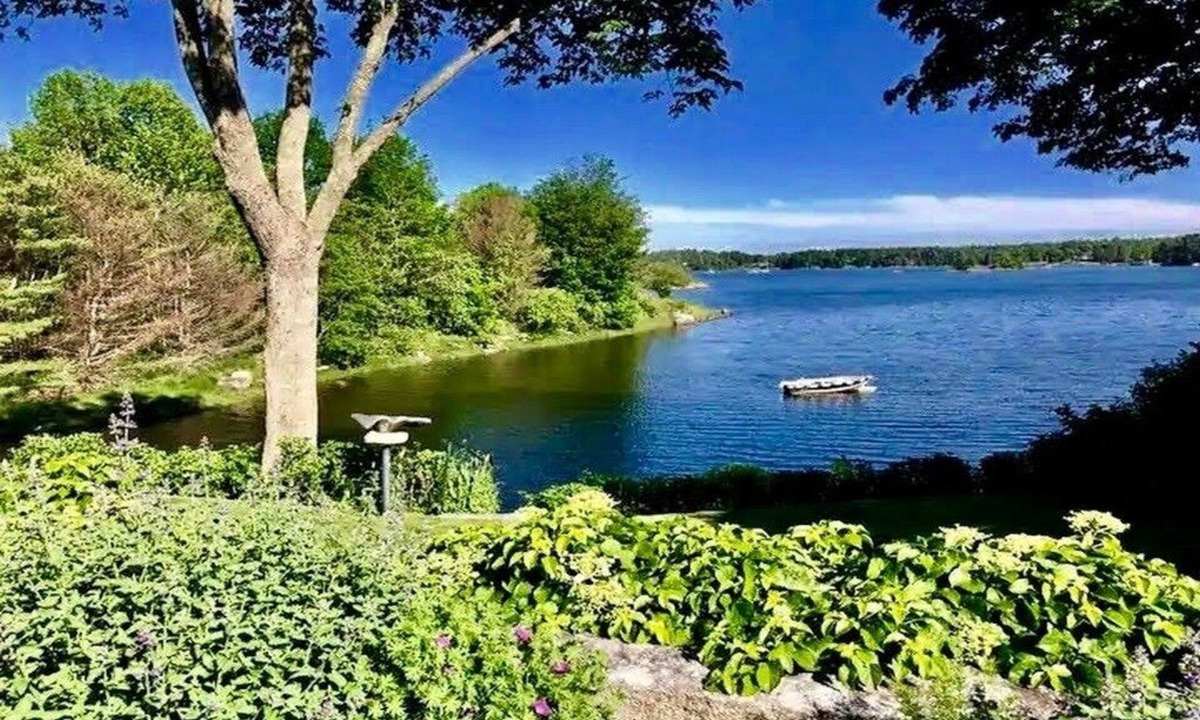 Blue Hill House | 19th C. Waterfront 5B/5B Home in Blue Hill-Gardens & Harbor views. Sleeps 10