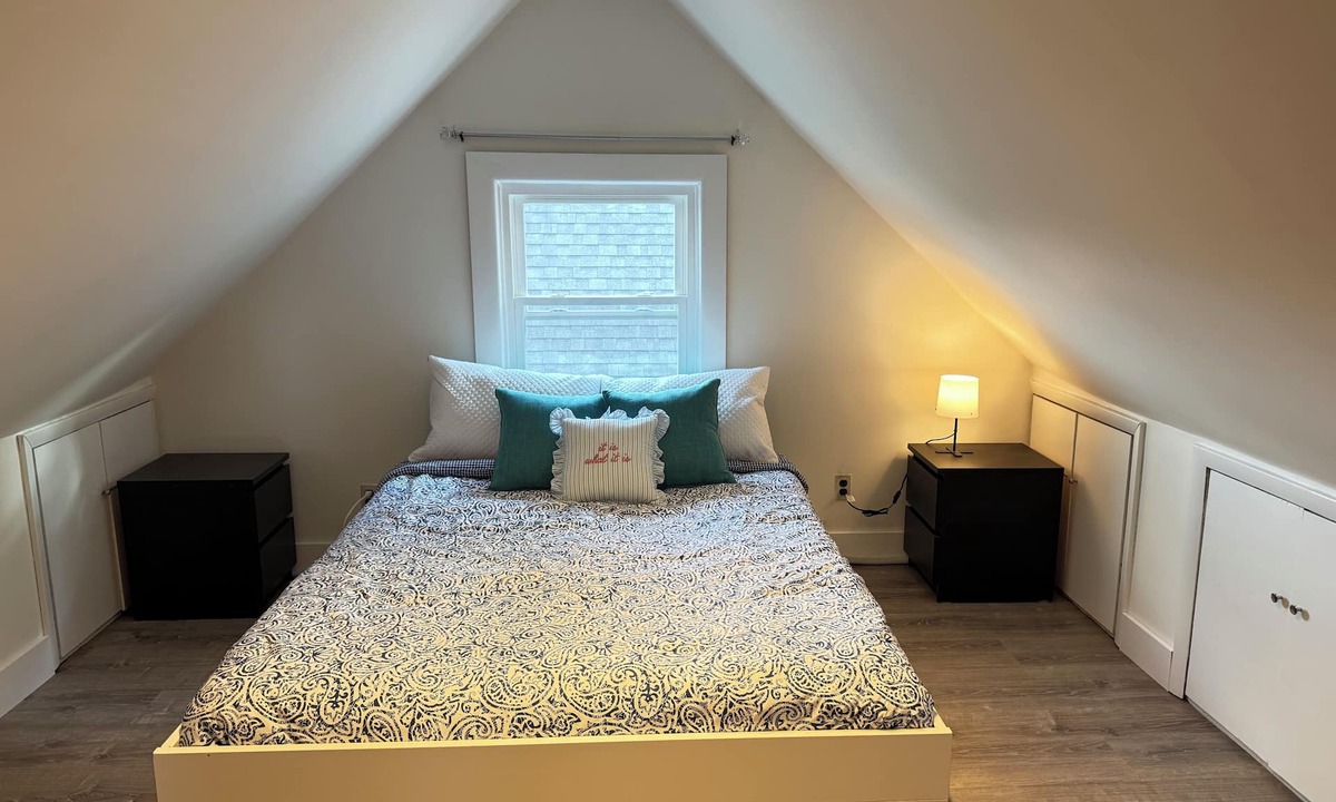 Upper Montclair Apartment | 2-bedroom apartment in Montclair, 2 min to NYC/World Cup Train & Restaurants