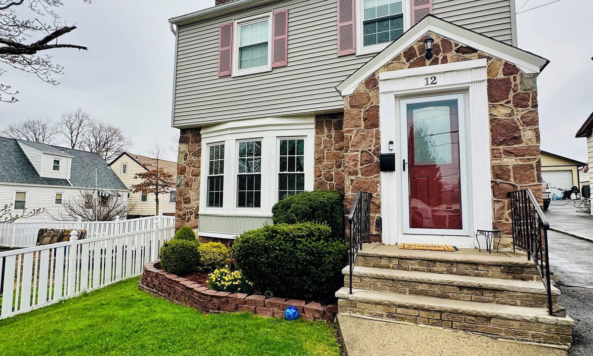 Belleville House | 2-bedroom basement apartment in welcoming Belleville with WiFi, AC
