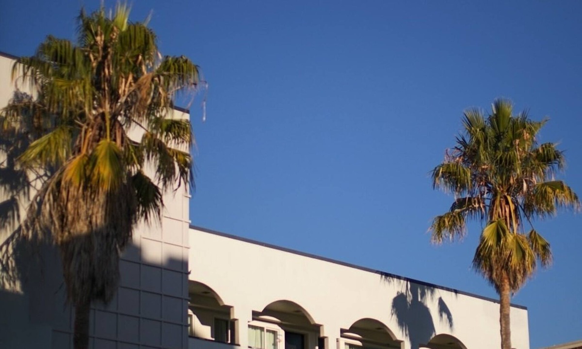 Downtown San Francisco Hotel | 2 Contemporary Units with Heated Pools & Easy Access to San Francisco Sites