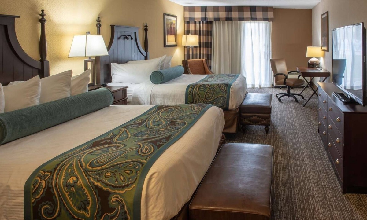 Harrisburg House | 2 Family-Friendly Units w/Pools – 10 Min to Hersheypark Excitement!