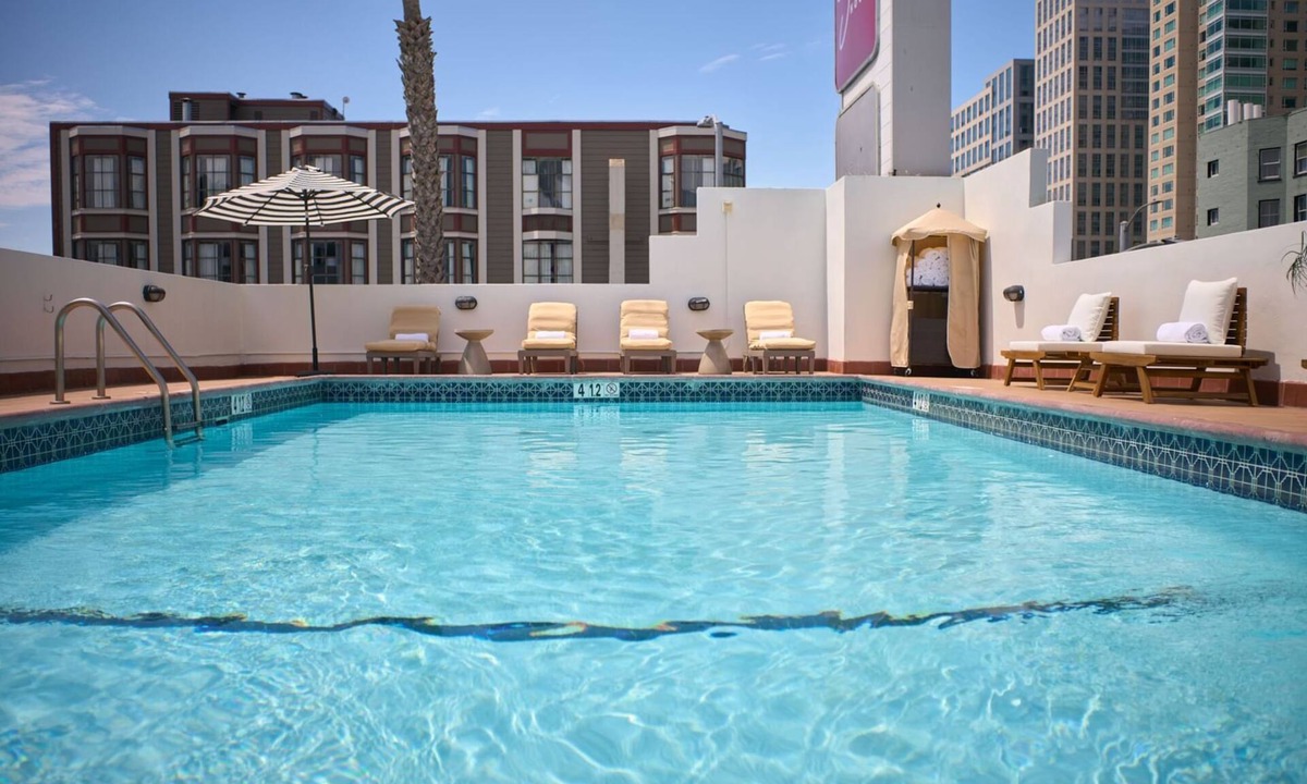 Downtown San Francisco Hotel | 2 Family-Friendly Units Cozy Room, Steps to Yerba Buena & Rooftop Pool in SF