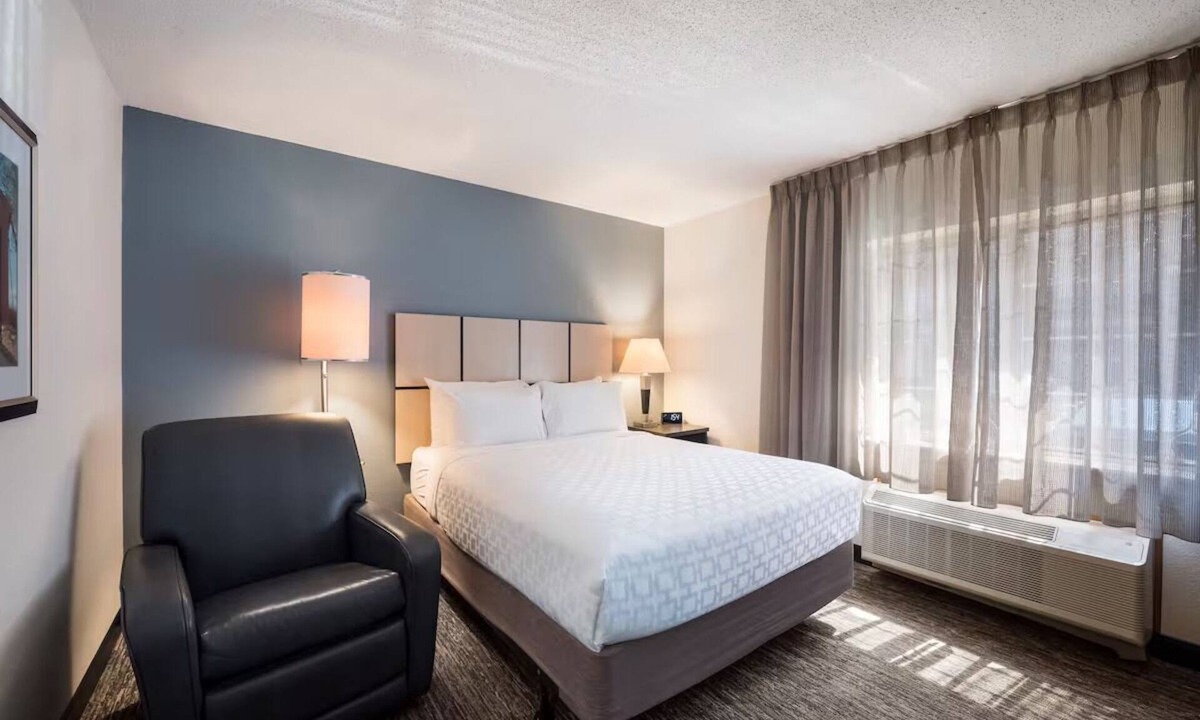 Nanuet Hotel | 2 Queen Studio w/Kitchen & Free Parking l Near Palisades Center Mall