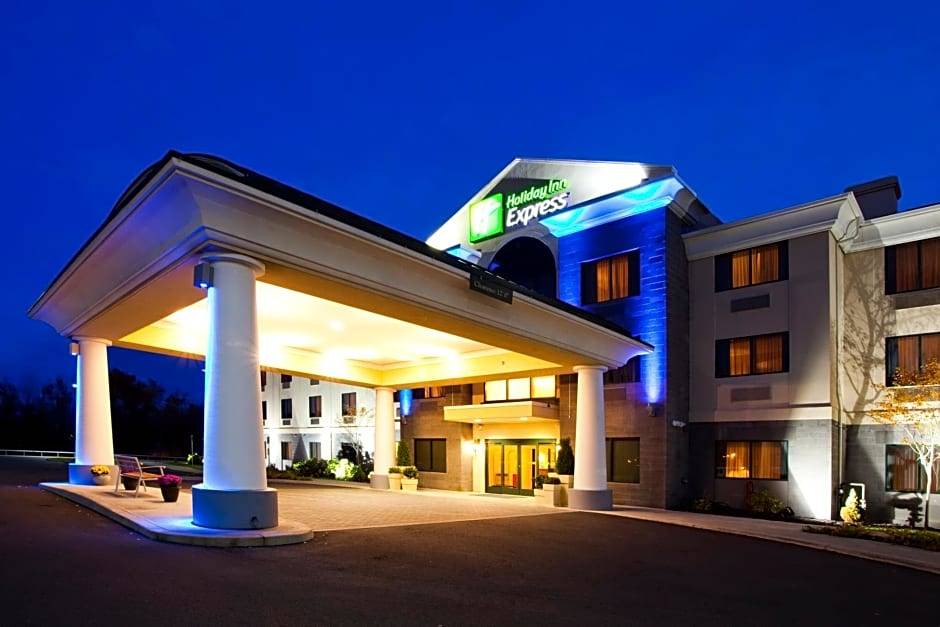 North Syracuse Hotel | 2-Star Hotel ∙ Holiday Inn Express Syracuse Airport, an IHG Hotel