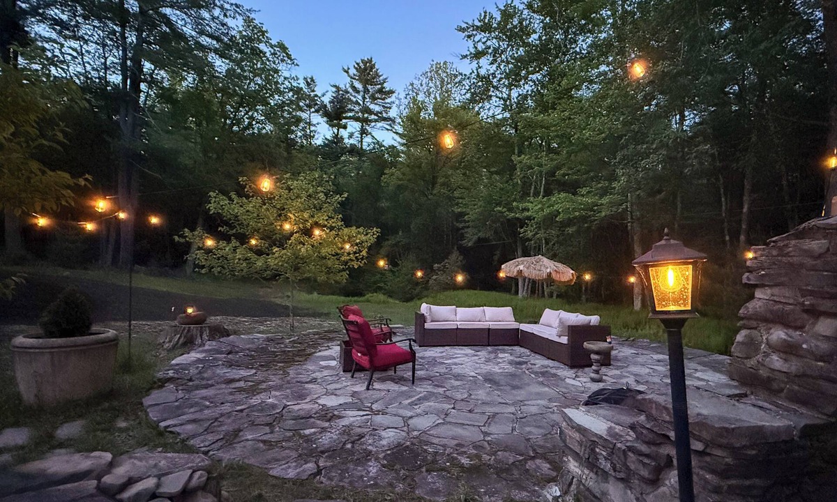 Sparrow Bush Cabin | 2bed small, Rustic cabin, Patio, games, 5 min to DE river, 8 min to Port Jervis.