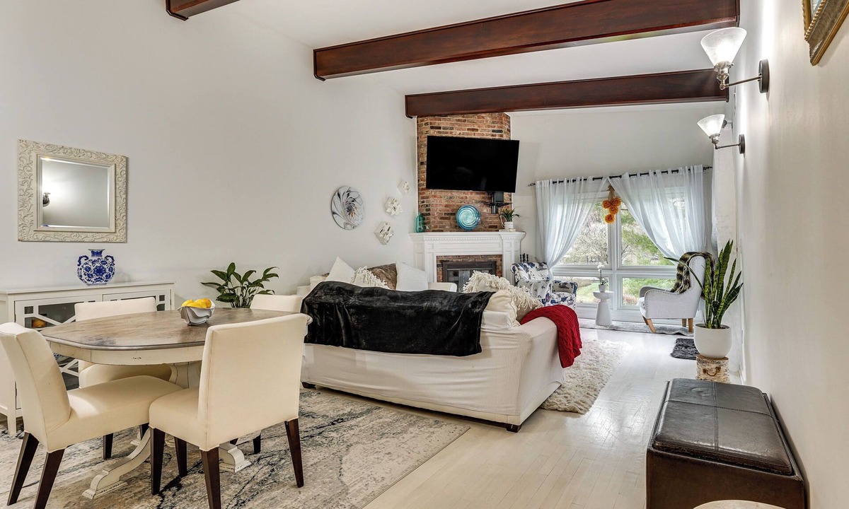 Norwalk Condo | 3 Mi to Dtwn Norwalk: Cozy Condo