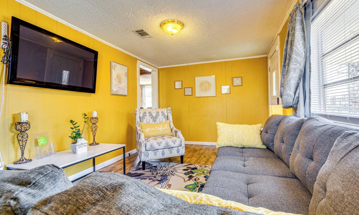 Pine Bluff House | 3 Mi to Lake Saracen: Pine Bluff Home w/Grill!