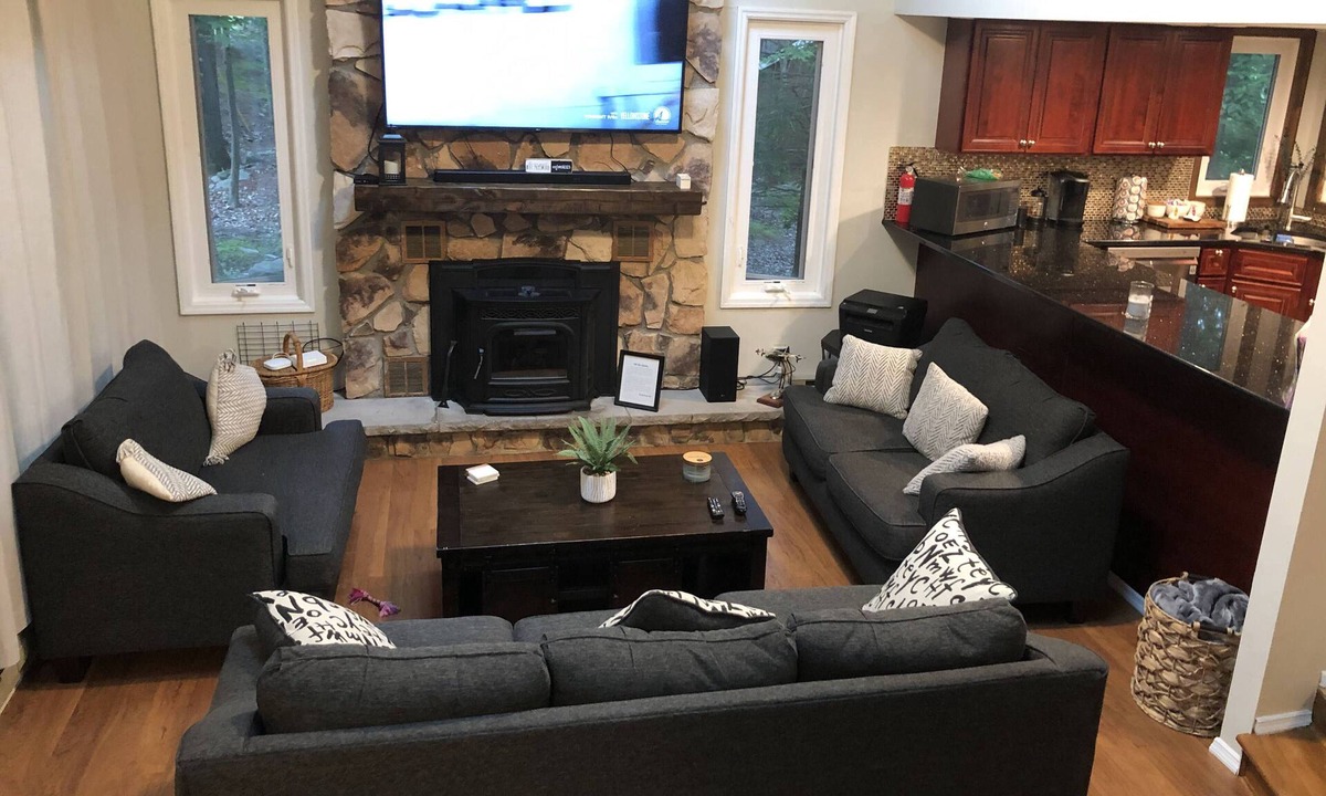 East Stroudsburg House | 3BR/ 2BA with a loft 2300 sqft home by the lake!!!