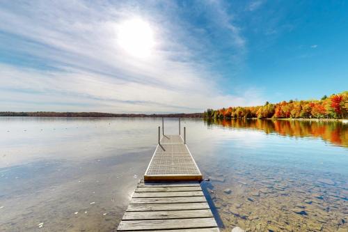 Dexter House | 3BR Lakefront Dog-Friendly w/Dock