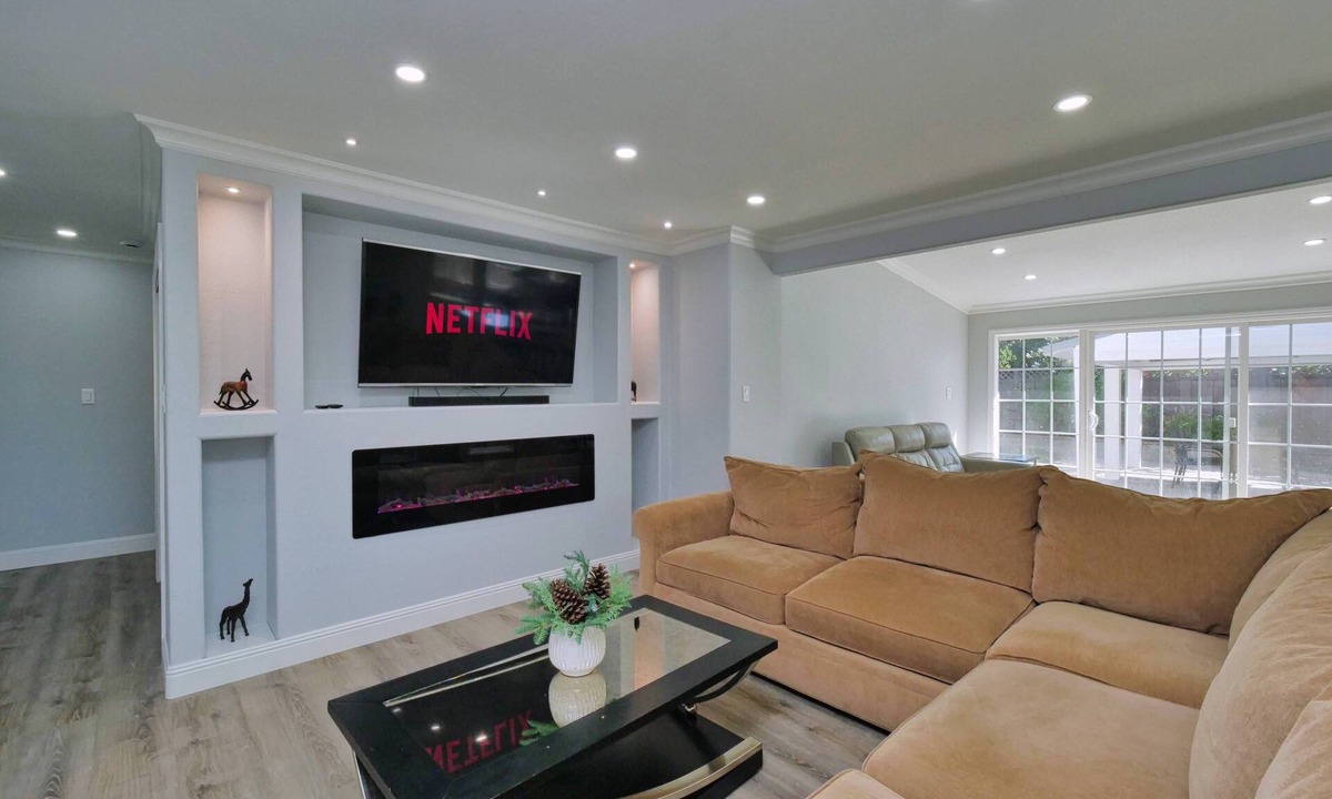 Hayward House | 4 Bd 4 Ba w/Private Studio 10 G WIFI and AC