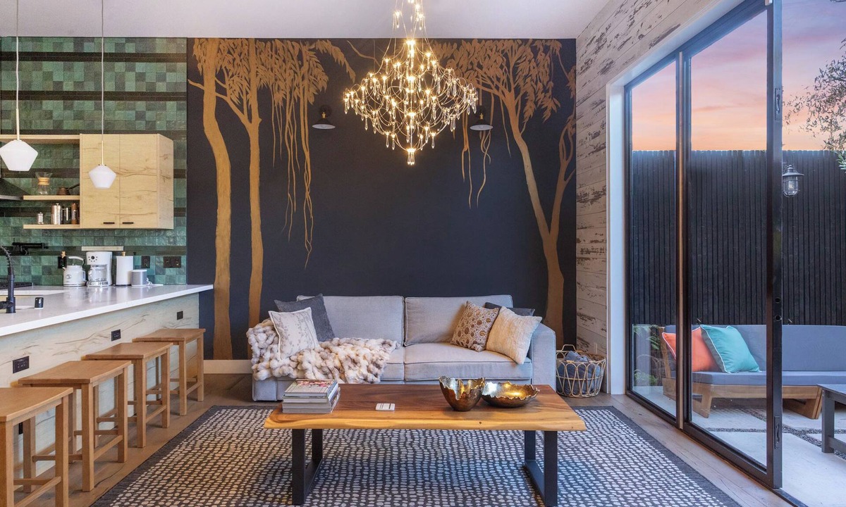 West Oakland House | 4-bedroom house Serene Garden Jacuzzi Garage Parking near San Francisco Berkeley