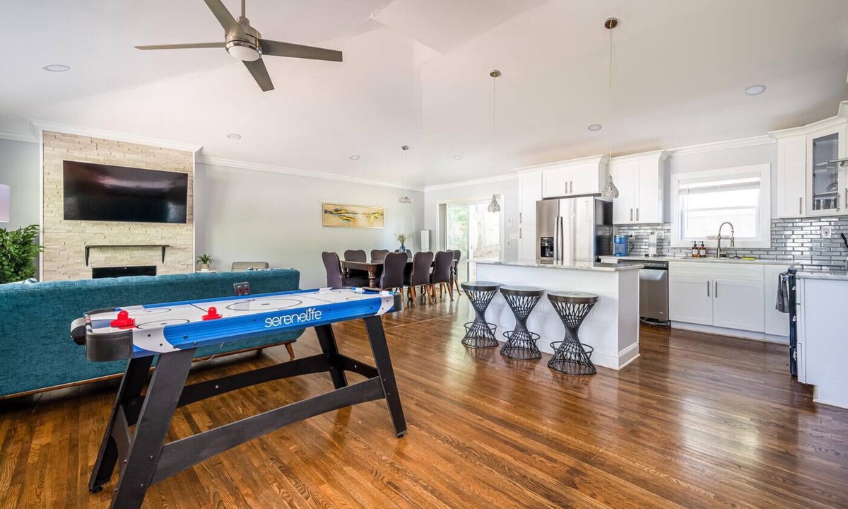 Candler-McAfee House | 4BD/3Bath Modern Decatur Retreat Near East Lake