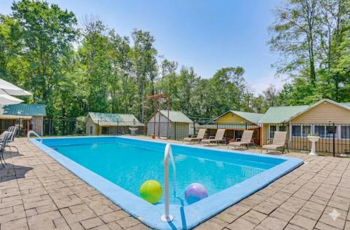 Mongaup Valley House | 5 Mi to Swinging Bridge Reservoir: Cabin w/Porch!