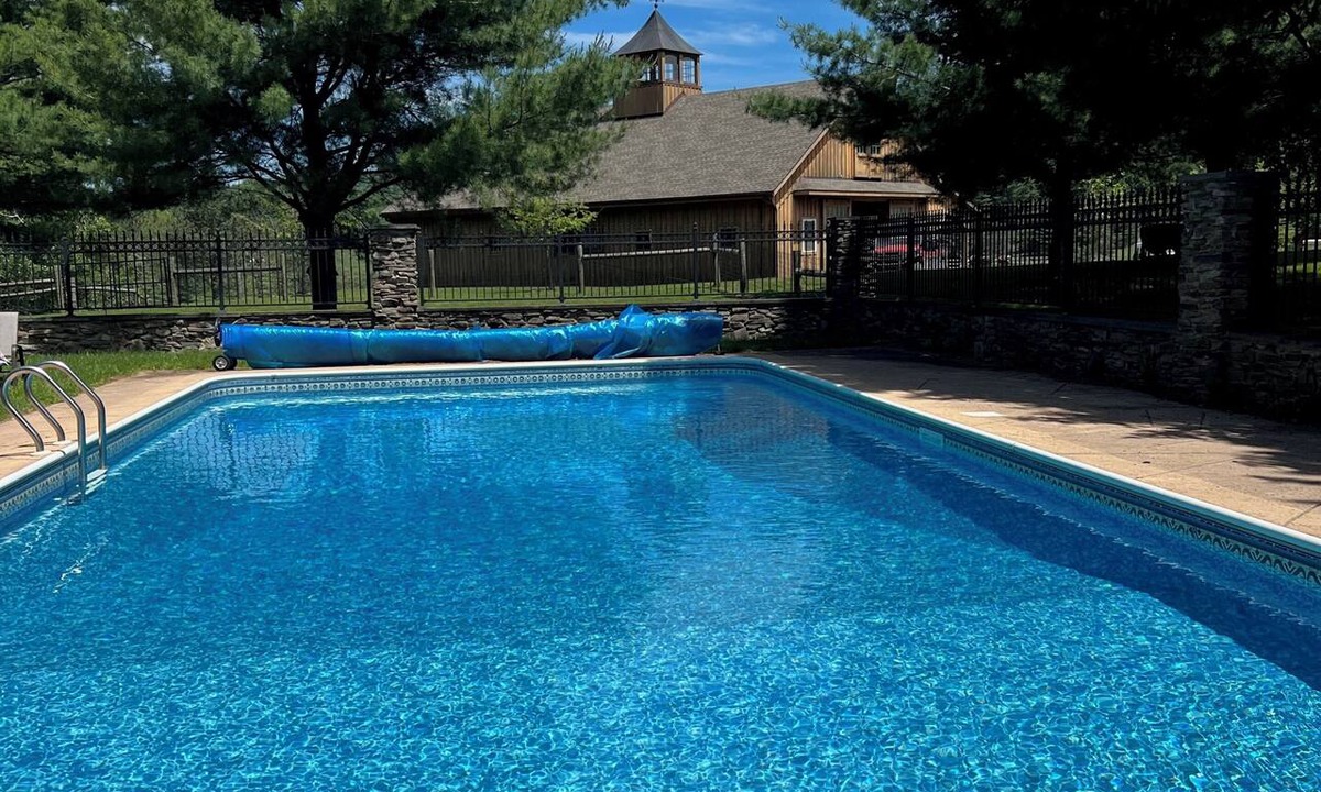 Fly Creek Cottage | 6418 Cottage: Charming 2BR Farm Stay Minutes from Dreams Park