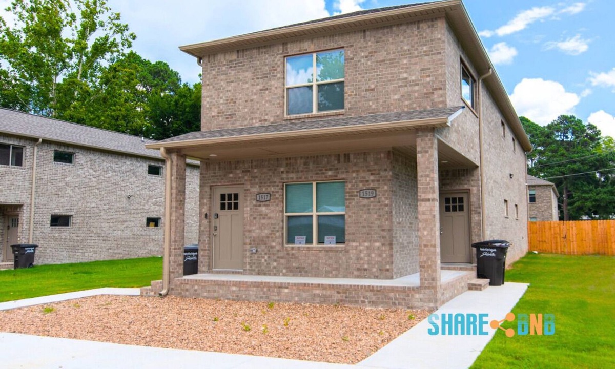 Jacksonville House | 6BR Corporate Housing Near LRAFB — Crews, Military & Teams