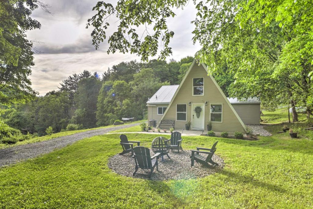 Johnsonville House | A-Frame Cabin w/Hot Tub: 5 Mi to Waterford!