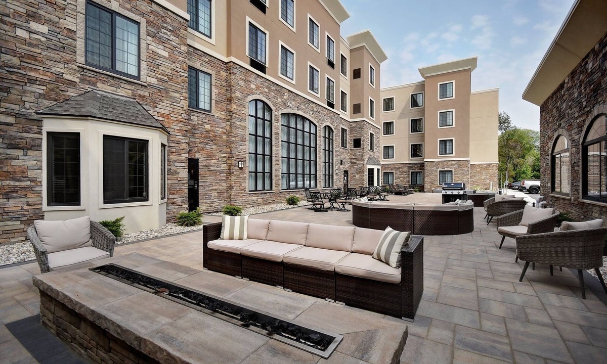 Holland Apartment | ADA 2-Queen 1-Bed Suite w/Breakfast