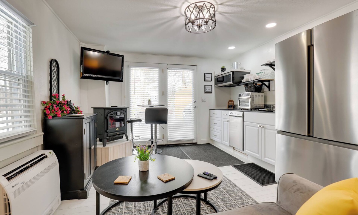 Hammondsport Apartment | Adorable Walkable Paradise w/Deck & Pool!