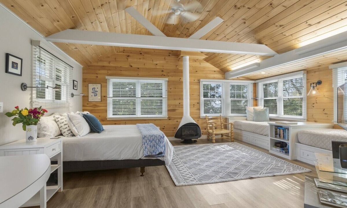 Boothbay Harbor House | Amore | Romantic Coastal Cottage Near Spruce Point