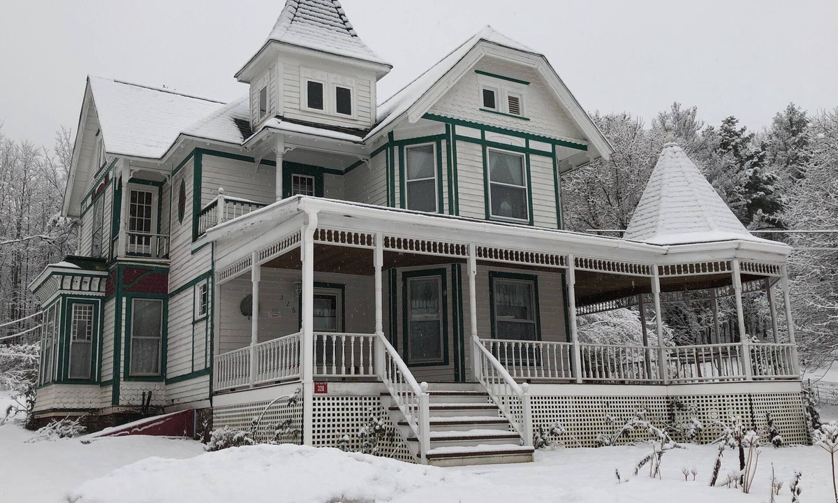 Windham Bed & Breakfast | Antique Rose Inn Windham