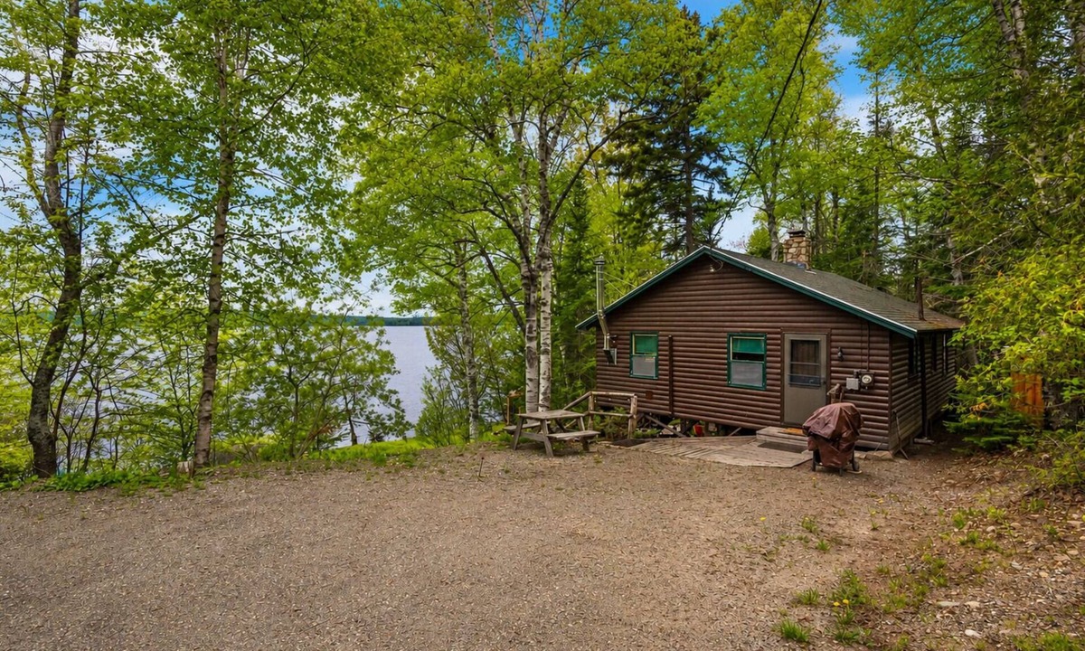 Rangeley Plantation Cottage | Balsam Breeze - cozy cottage on Mooselookmegunic!