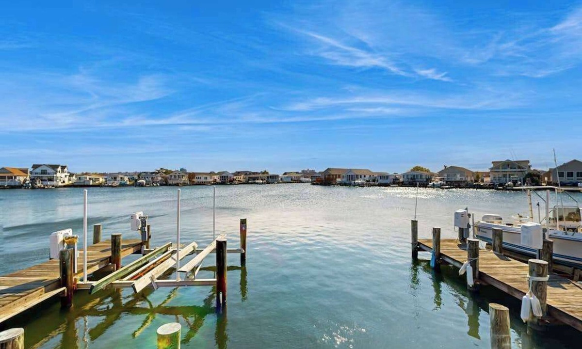Montego Bay House | Bayfront mobile home with private dock, shared pools, & tennis court