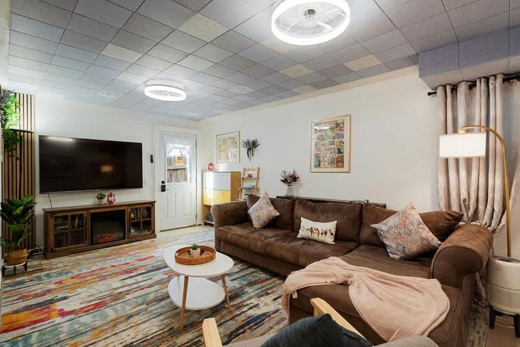 Sharp Park Apartment | Beach Block 2-Bed with Coastal Palm Trees and Yard