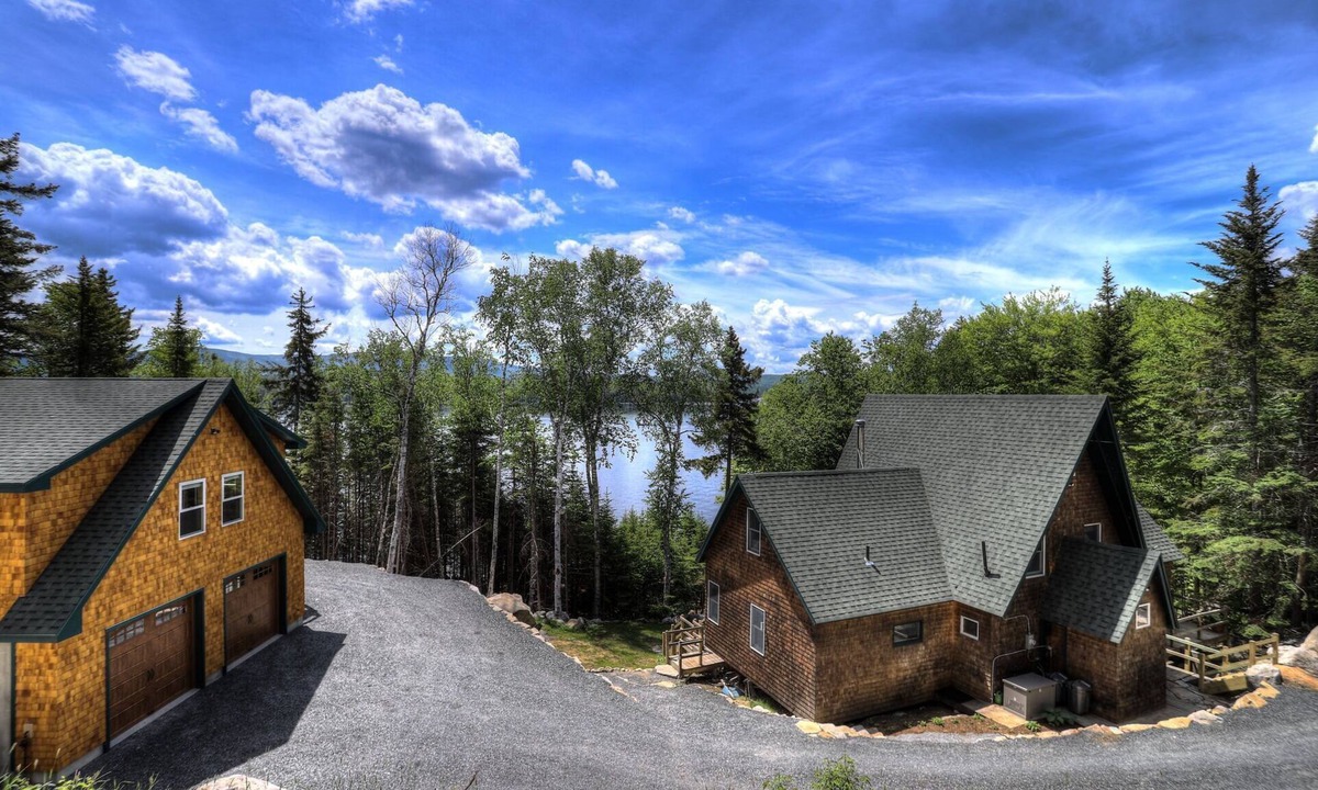 Rangeley Plantation House | Beach Front Retreat - Private home on Mooselookmeguntic Lake