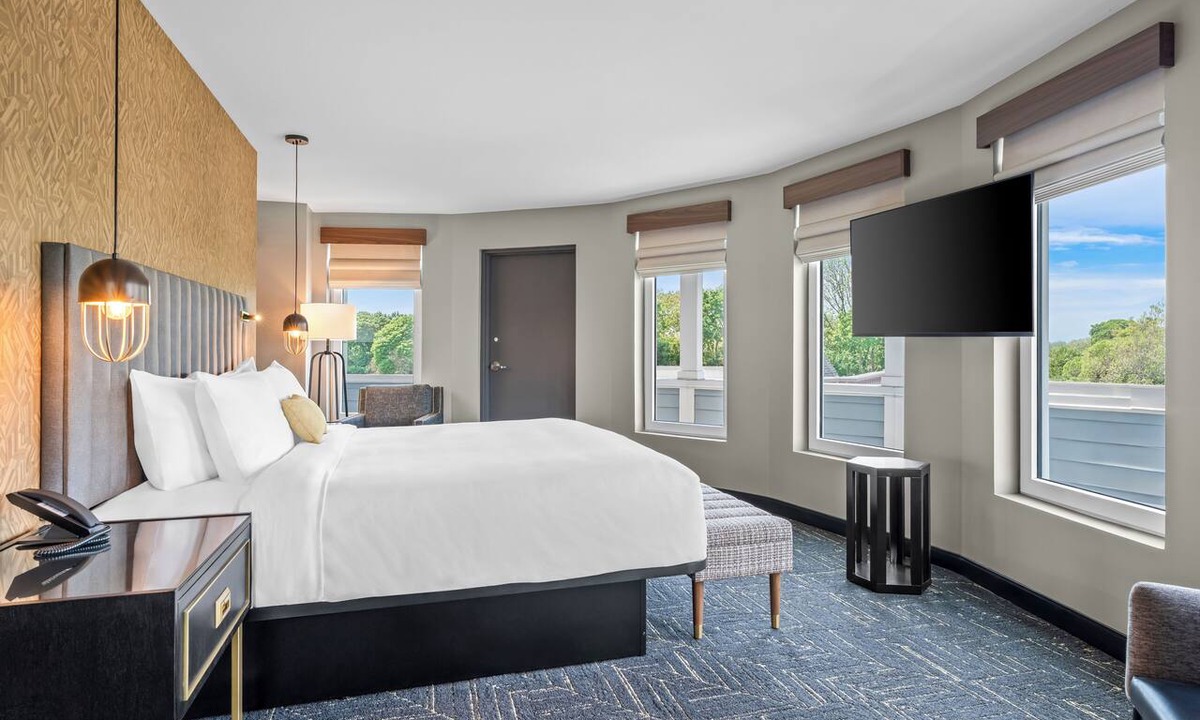 Ward Two Hotel | Beacon Suites Hotel