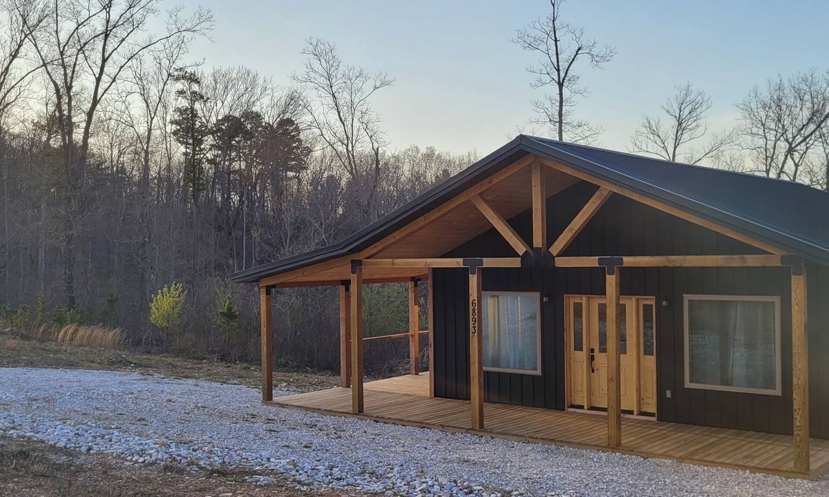 Jasper Cabin | Beautiful 2 bedroom cabin near the Buffalo River with Red Rock Mt. Views