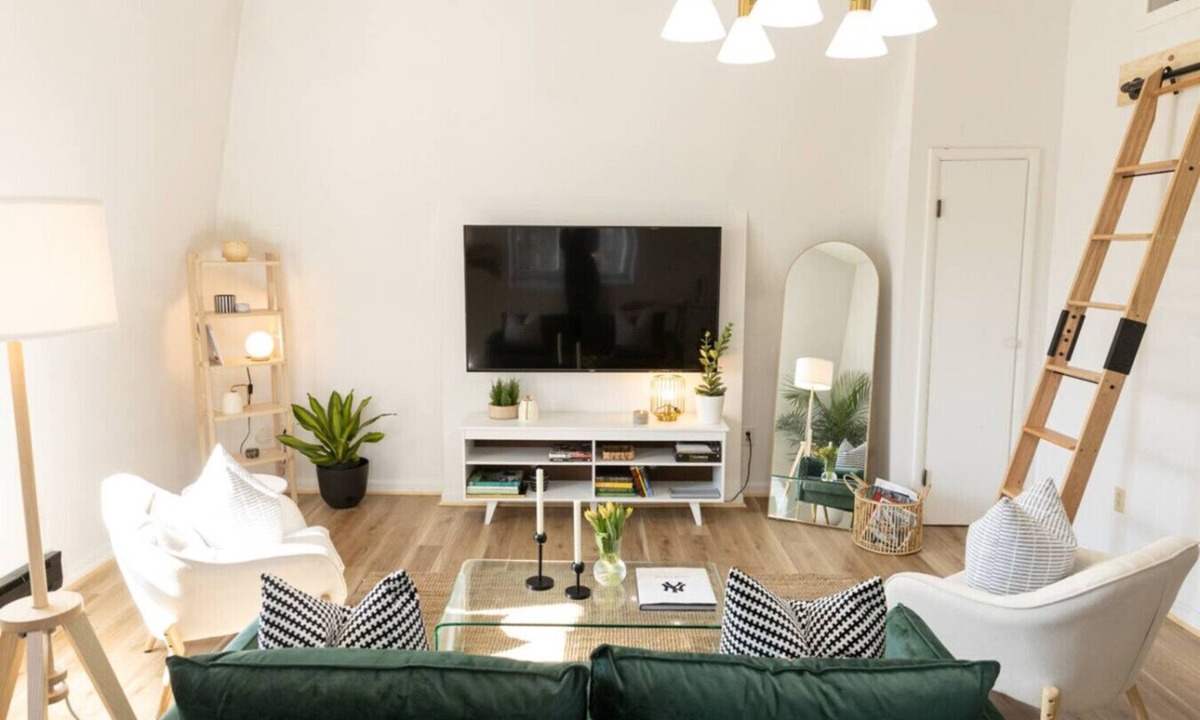 Newtonville Apartment | Beautiful, Light-Filled North Troy Loft