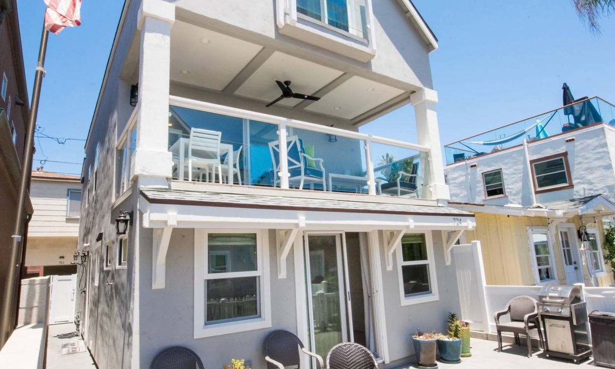 Mission Beach House | Beautiful N. Mission Beach house, AC, Steps to the Ocean and bay, 300+ 5star