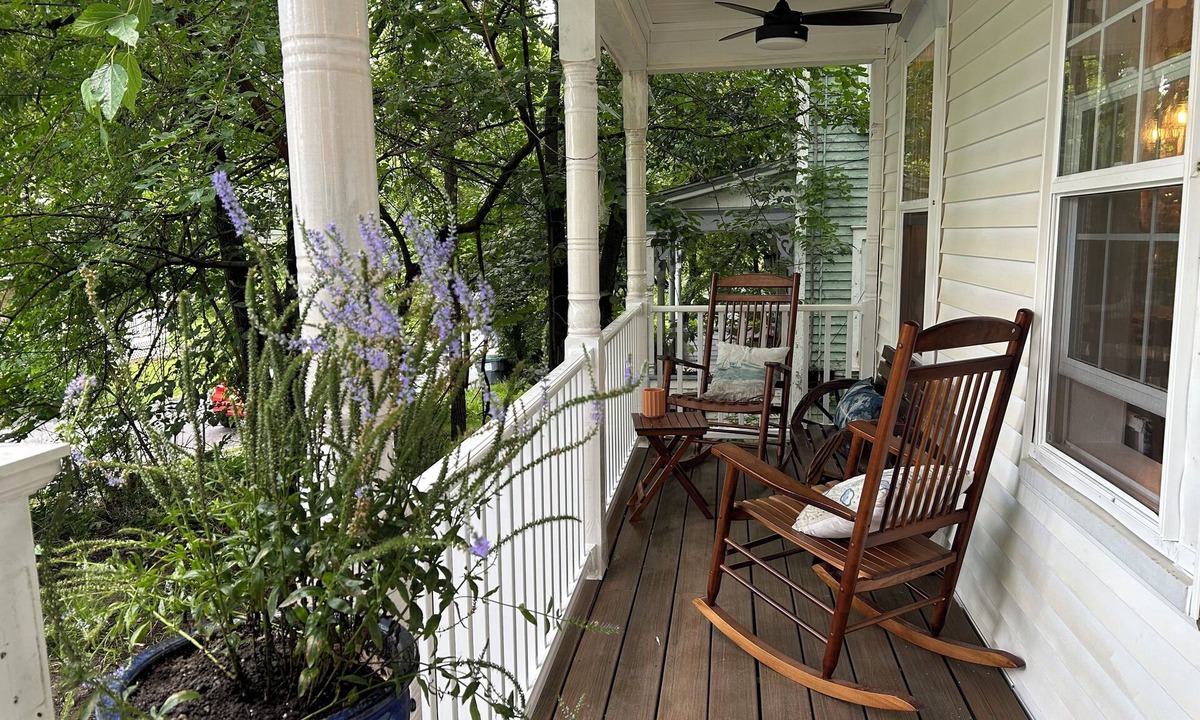 New Paltz Apartment | Blue Horizon: New Paltz retreat in the heart of water street and downtown