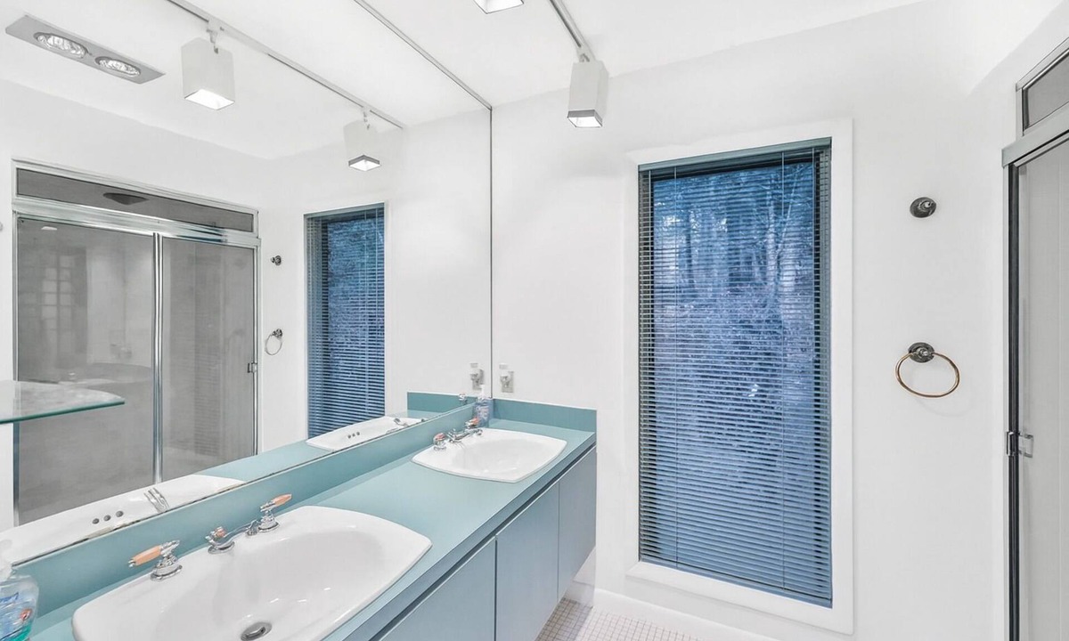 Cobble Creek Estates House | Breathtaking Mountain View: Open Concept Home, Close To Tourist Recreation Spots