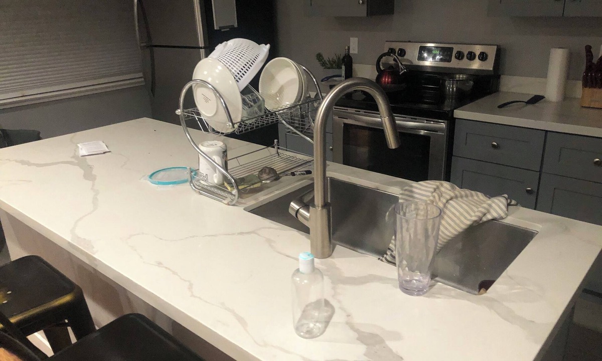 Belmont Apartment | Bright and Sunny 1-BR conveniently located to major medical centers in Belmont