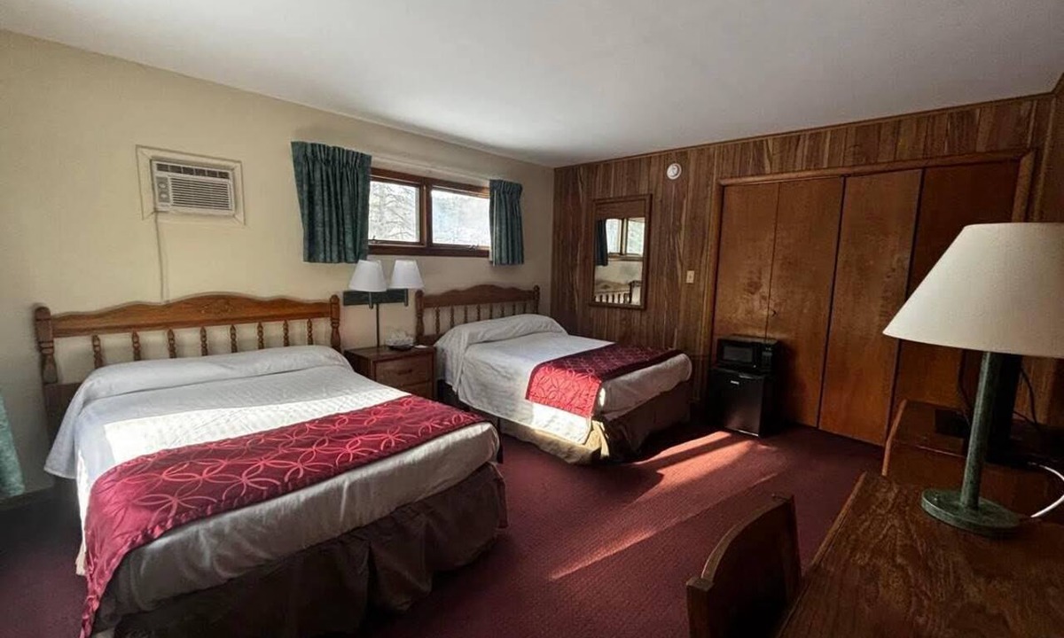 Hamilton Hotel | Brilliant 1-bedroom hotel room in vibrant Hamilton - #325 Taylor