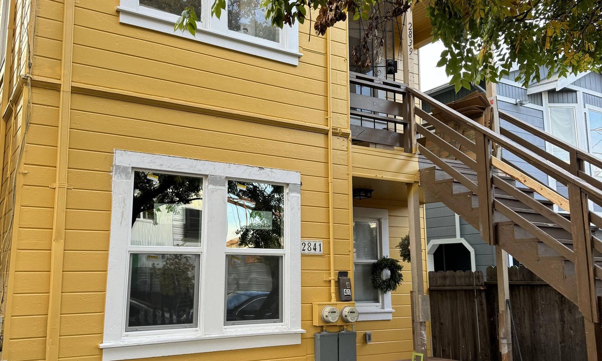 Clawson House | Bumblebee House - NEW 30% OFF Feb March Apr May June July Aug Sept Central Heat