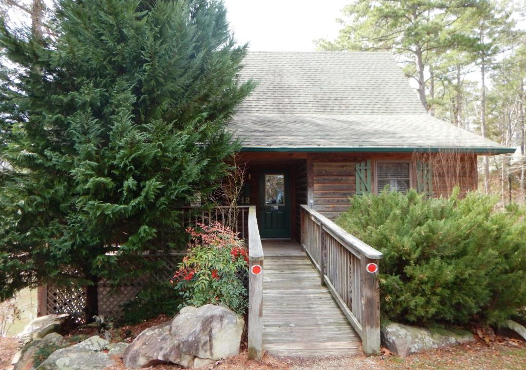 Mount Ida House | C12 - Luxury, loft, log-sided two bedroom Harbor North cottage on Lake Ouachita