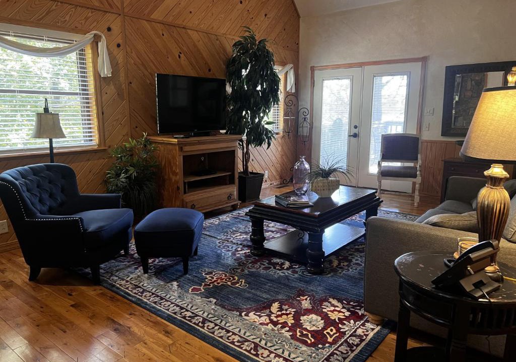 Mount Ida House | C18 - Lake view two bedroom, two bath loft, log-sided cottage with private hot tub overlooking Lake Ouachita
