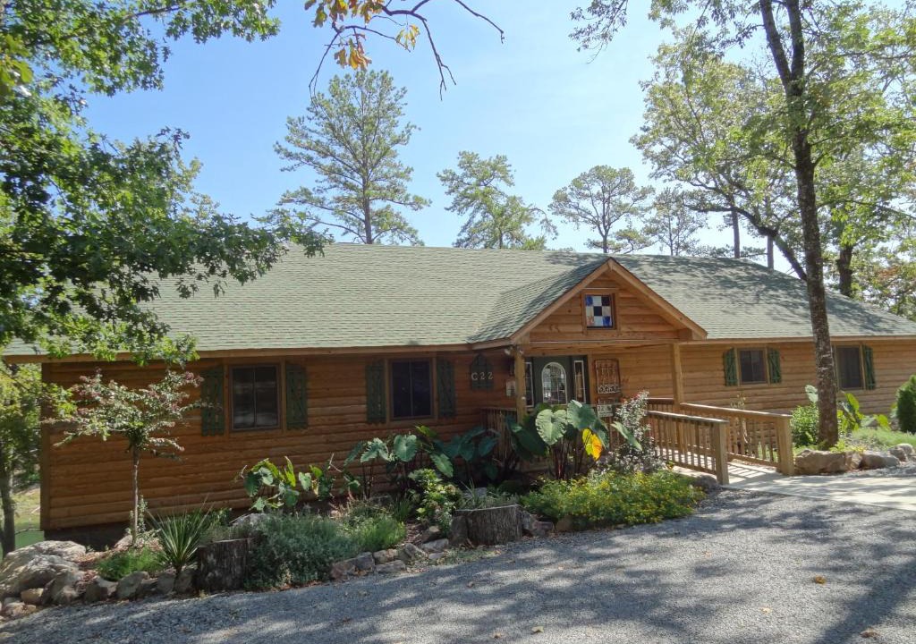 Mount Ida House | C22 - Luxury three bedroom, three bath cottage with hot overlooking Lake Ouachita