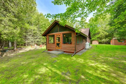 Pittsfield House | ‘Cardinal Pines’ Cabin on 8 Acres - Dog Friendly!