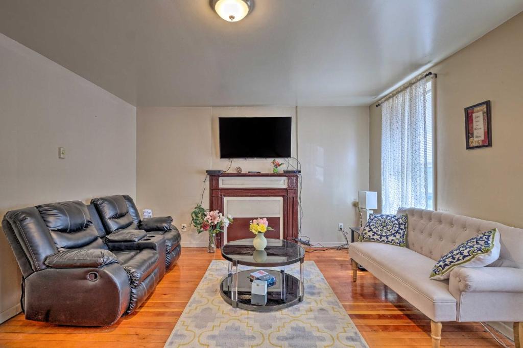 Mansion Area Apartment | Central Dtwn Albany Apt - Walk to Cafes and Museums!
