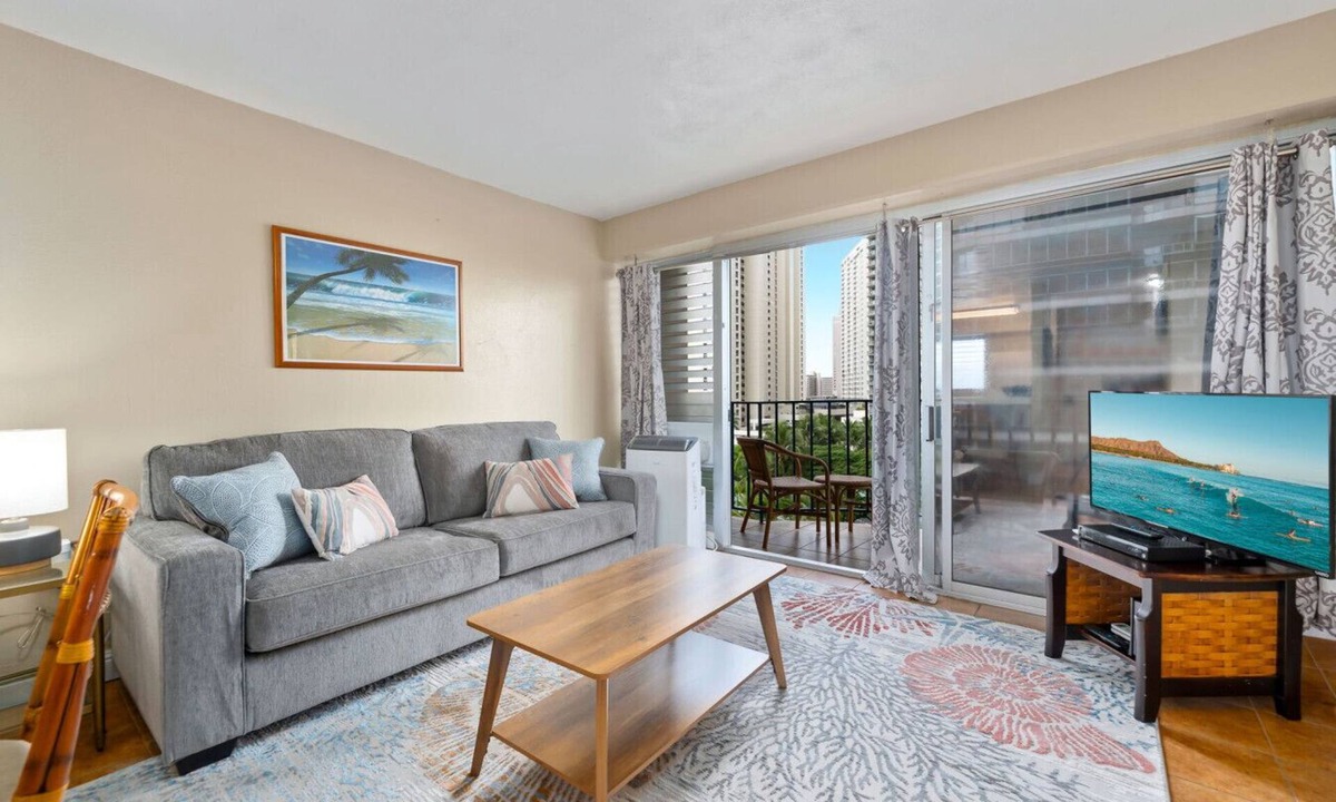 Waikiki Apartment | Central Waikiki Bch Gear, Parking, Kitchen, King