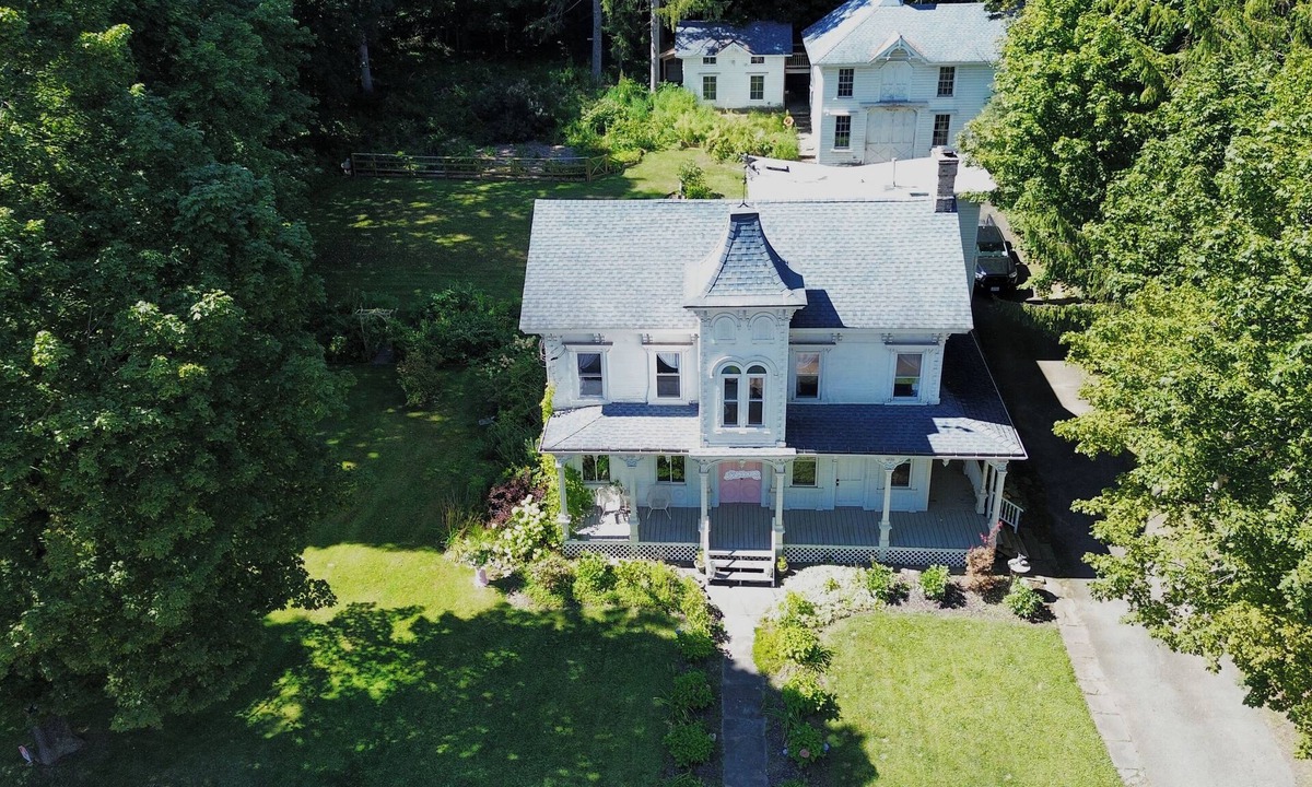Hamden House | Charming 1886 Victorian Retreat in the Catskills - Hamden, NY