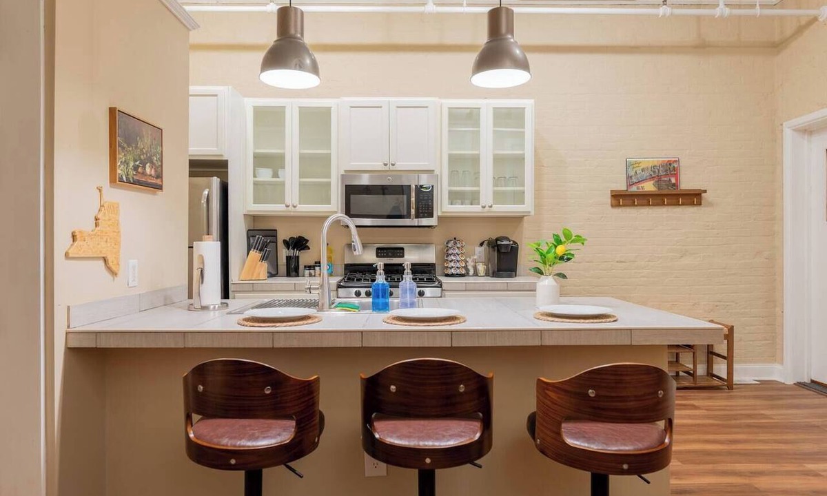 Albany Apartment | Charming 1BR Albany retreat w/parking & full kitchen, near MVP Arena, Washington Park & dining