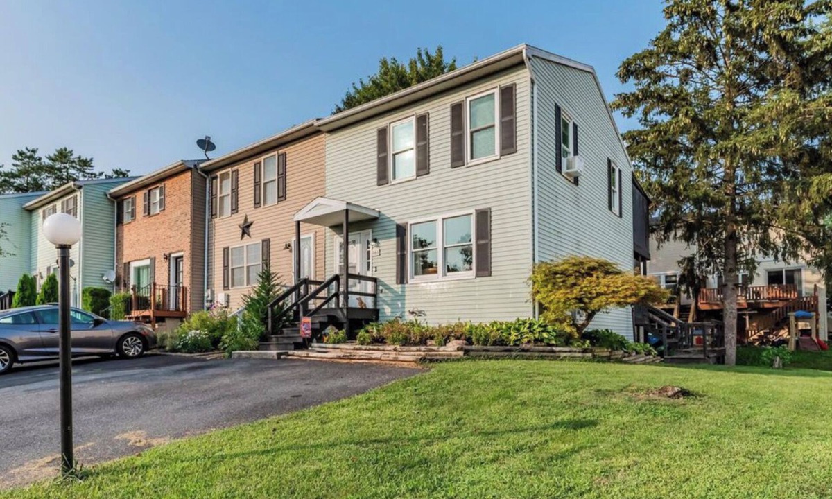 Valley Green House | Charming 2-bedroom townhome in Valley Green with WiFi