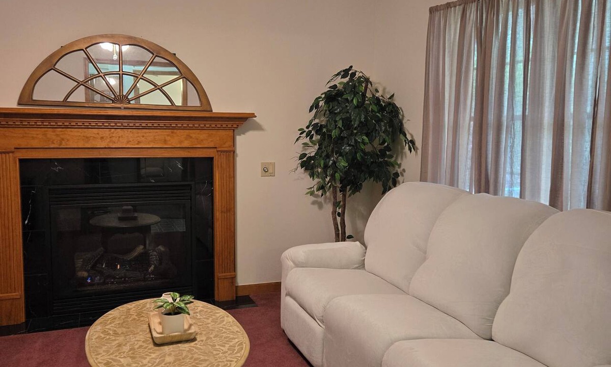 Howard House | Charming 3-bedroom house in gorgeous Howard with AC and fitness room