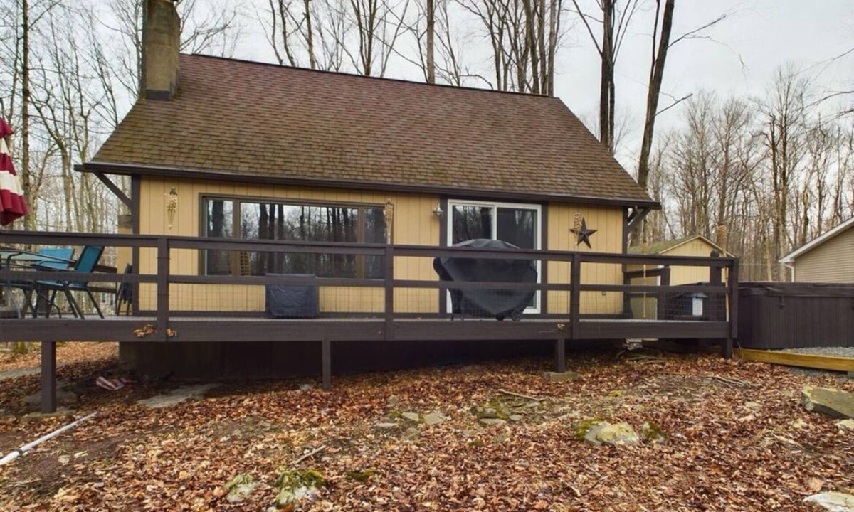 Pocono Lake House | Charming 3-bedroom house in the enchanting Arrowhead Lake Community